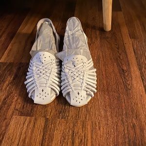 White Mountain sandals